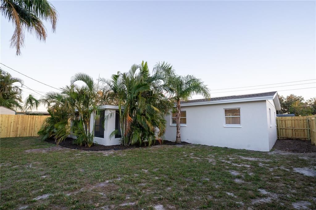 For Sale: $329,000 (3 beds, 2 baths, 935 Square Feet)