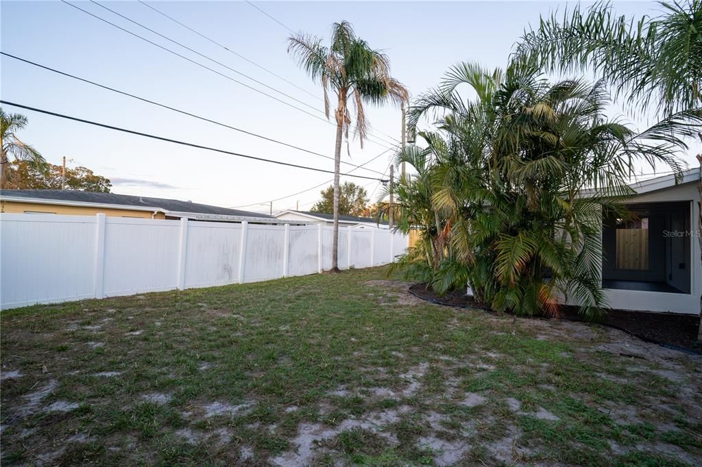 For Sale: $329,000 (3 beds, 2 baths, 935 Square Feet)