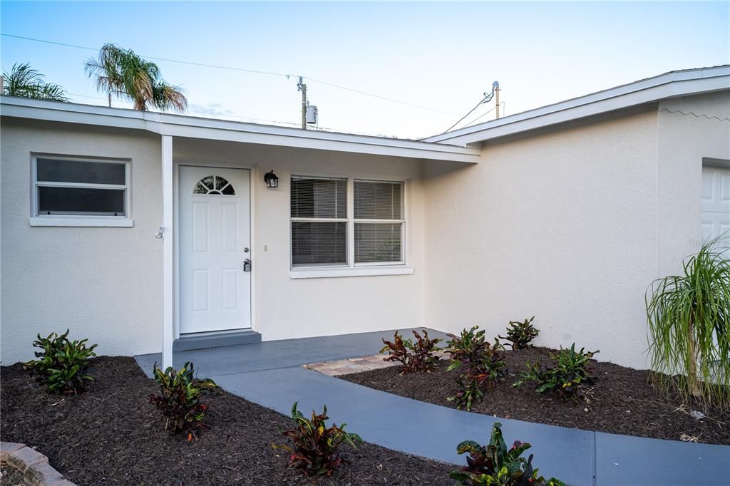 For Sale: $329,000 (3 beds, 2 baths, 935 Square Feet)