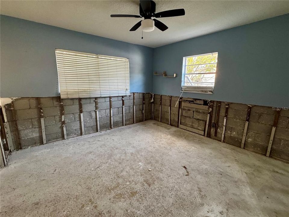 For Sale: $269,000 (3 beds, 1 baths, 1296 Square Feet)