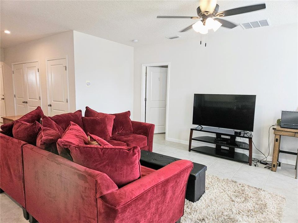 For Sale: $390,000 (3 beds, 2 baths, 1554 Square Feet)