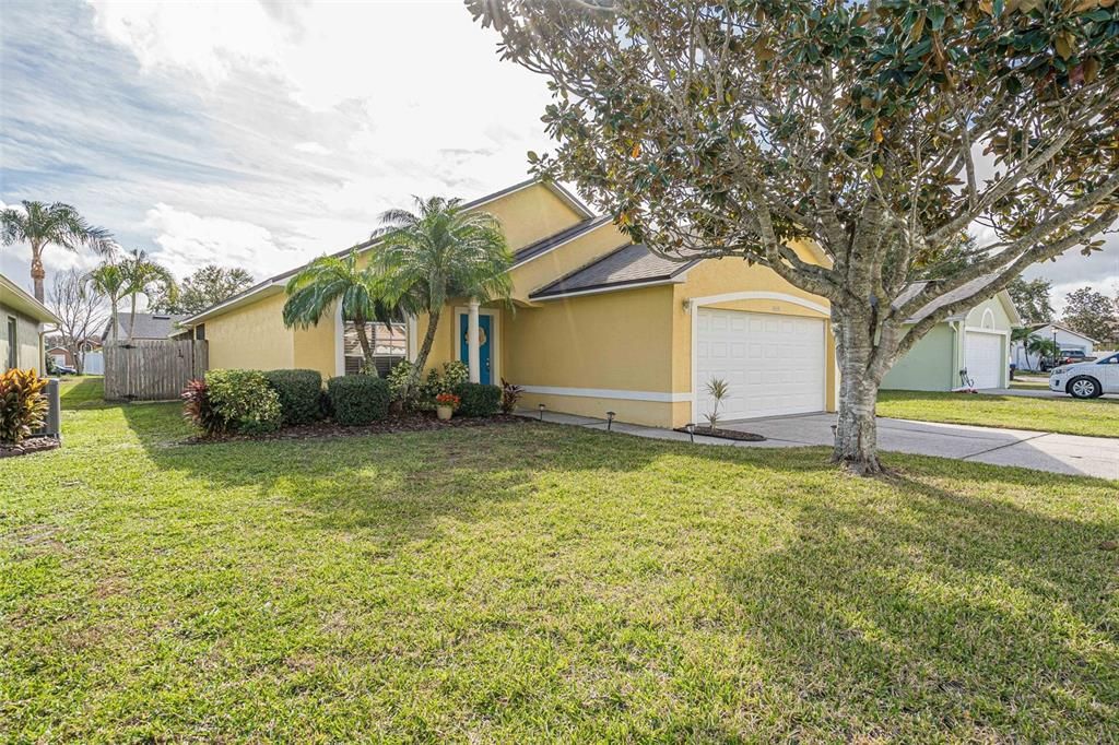 For Sale: $399,900 (3 beds, 2 baths, 1225 Square Feet)