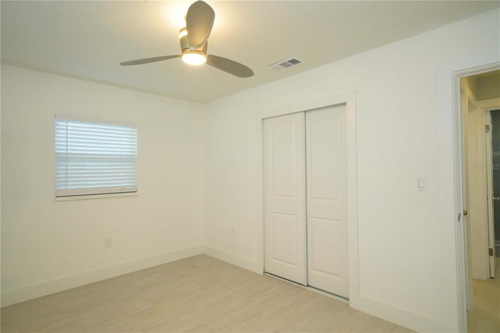 For Sale: $299,000 (2 beds, 1 baths, 707 Square Feet)