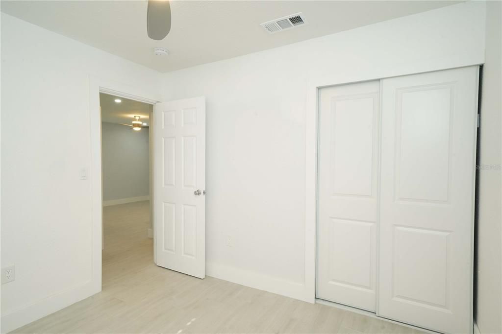 For Sale: $299,000 (2 beds, 1 baths, 707 Square Feet)