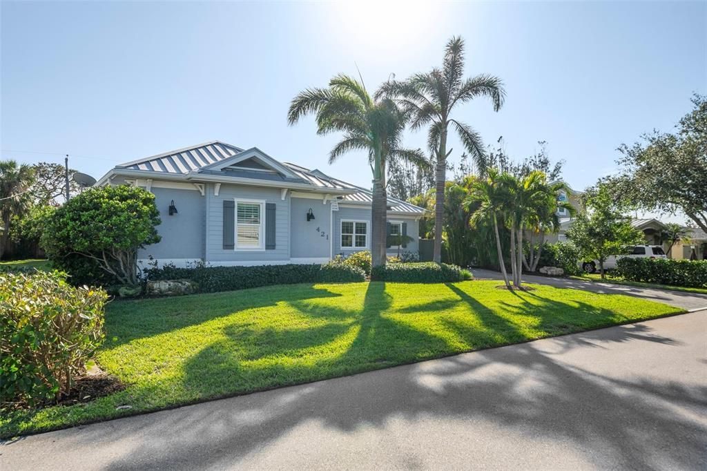 For Sale: $1,995,000 (3 beds, 2 baths, 2439 Square Feet)