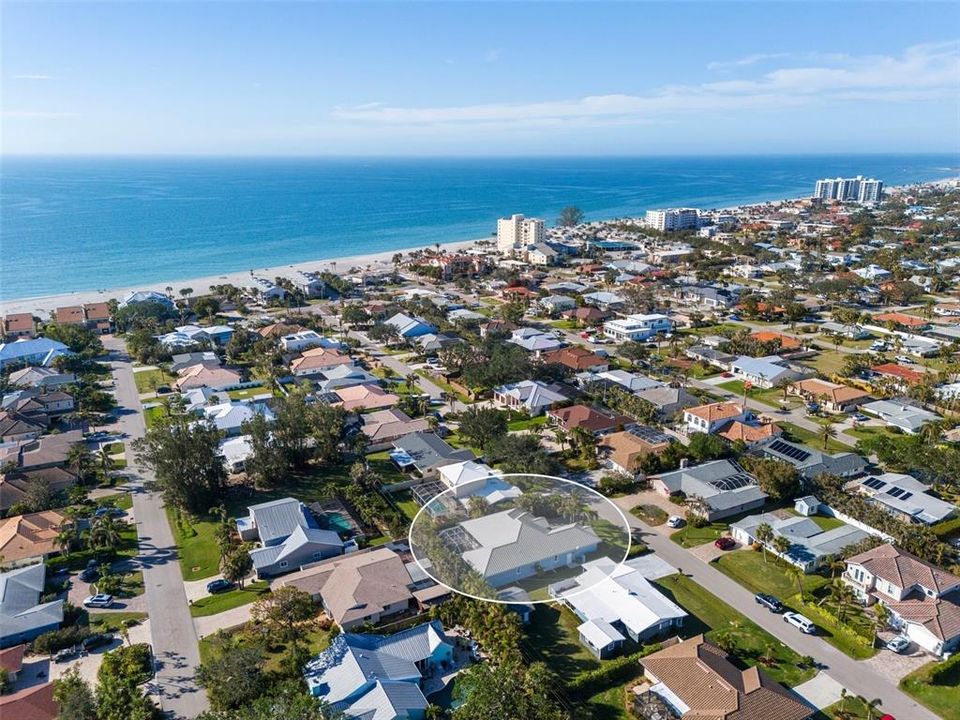 For Sale: $1,995,000 (3 beds, 2 baths, 2439 Square Feet)