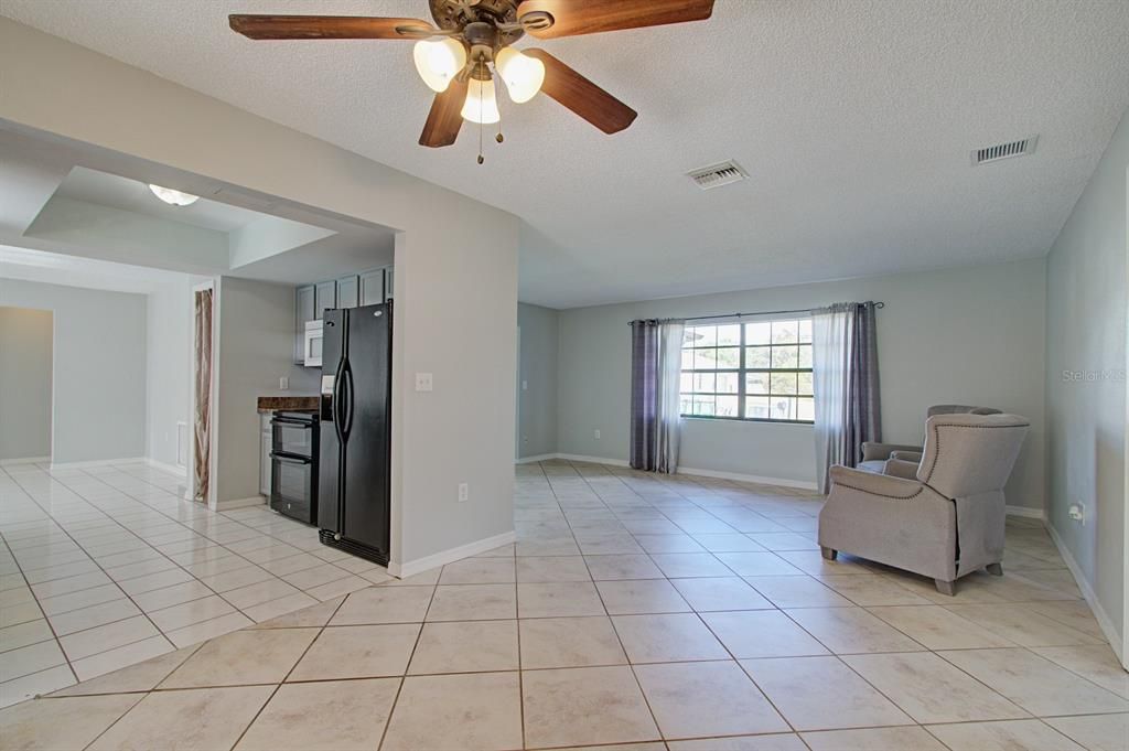 For Sale: $319,900 (2 beds, 2 baths, 1465 Square Feet)