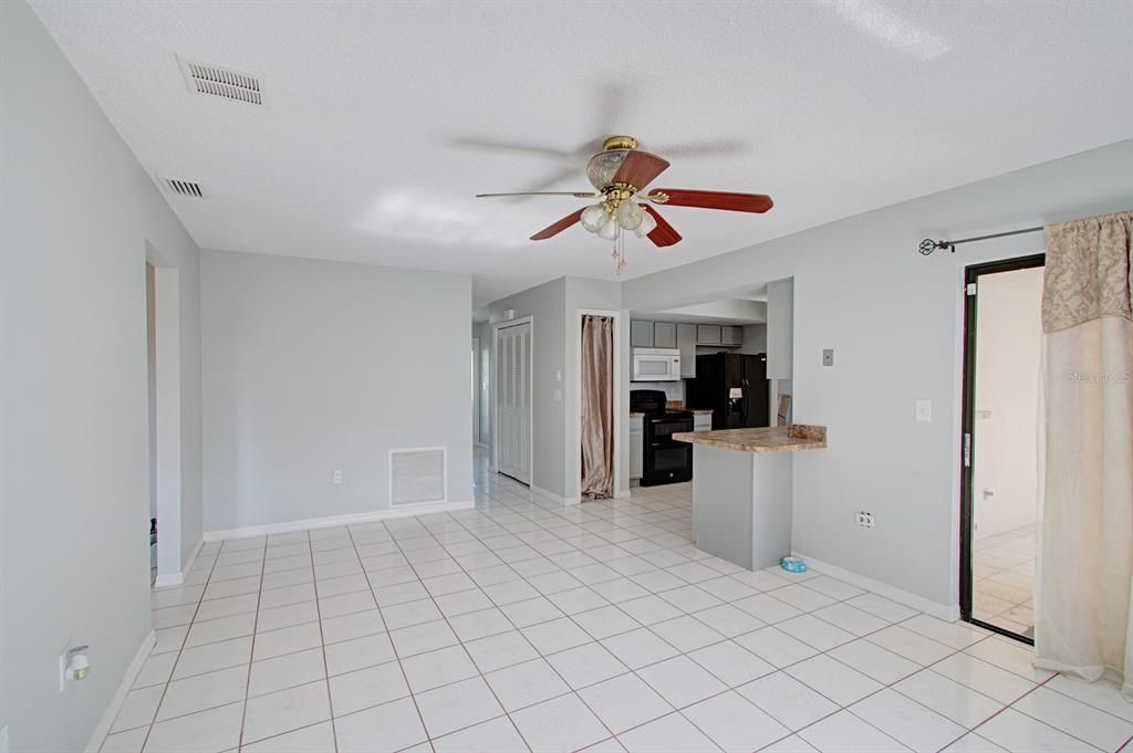 For Sale: $319,900 (2 beds, 2 baths, 1465 Square Feet)