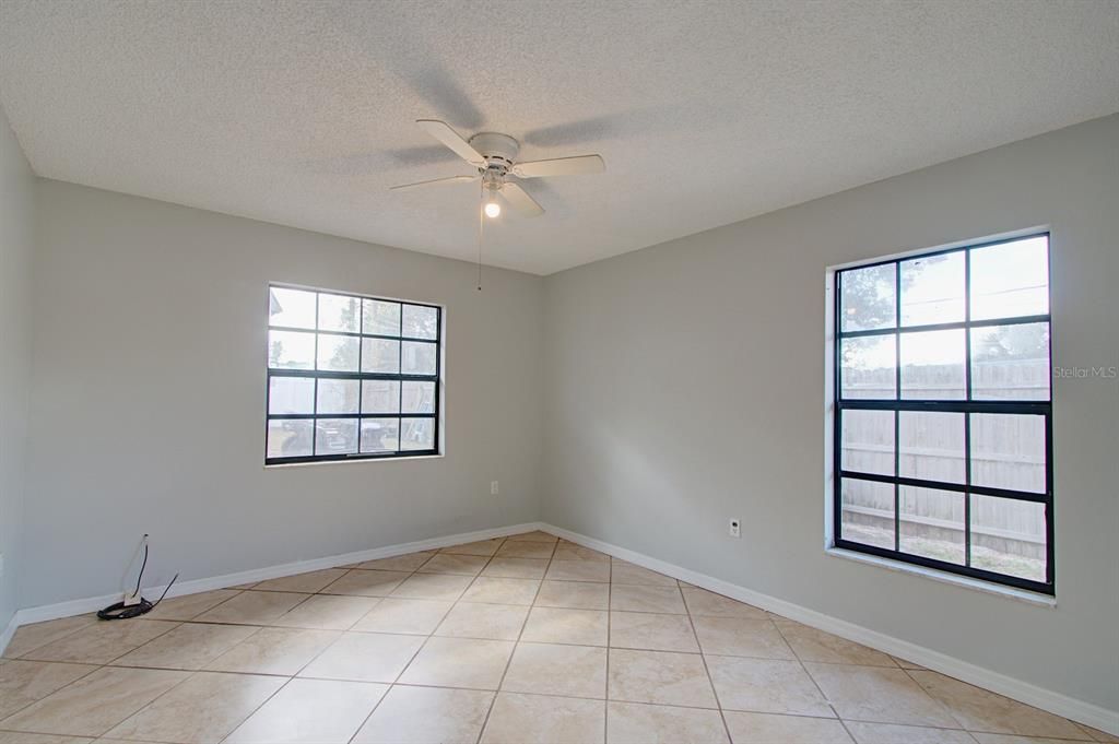 For Sale: $319,900 (2 beds, 2 baths, 1465 Square Feet)