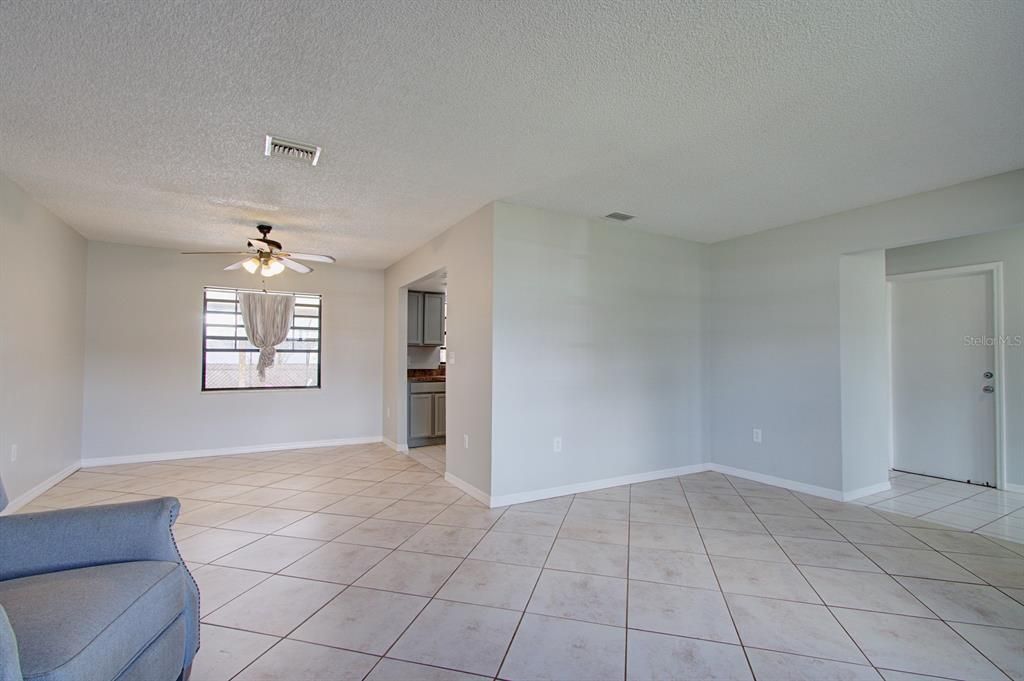 For Sale: $319,900 (2 beds, 2 baths, 1465 Square Feet)