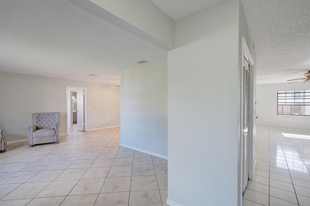 For Sale: $319,900 (2 beds, 2 baths, 1465 Square Feet)