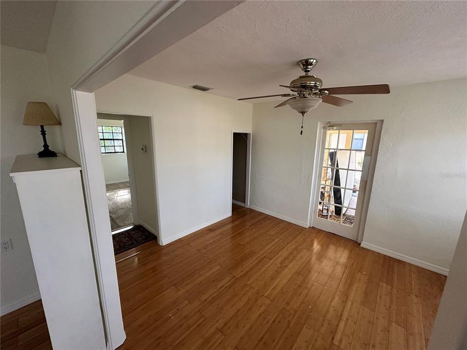 For Sale: $235,000 (2 beds, 1 baths, 1230 Square Feet)