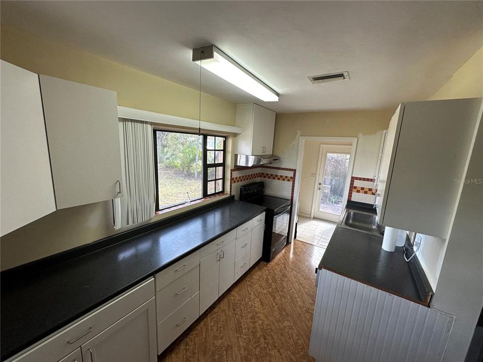 For Sale: $235,000 (2 beds, 1 baths, 1230 Square Feet)