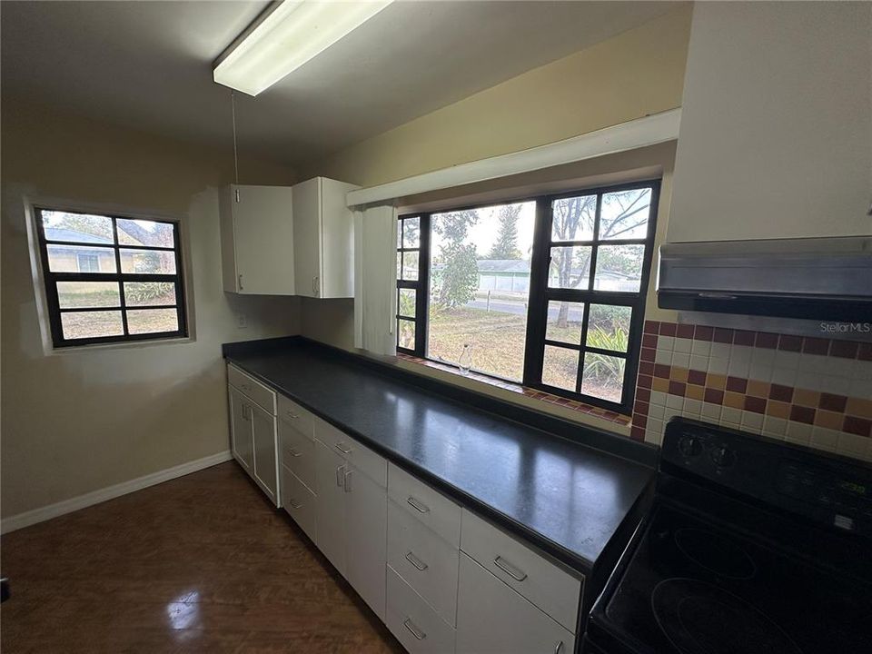 For Sale: $235,000 (2 beds, 1 baths, 1230 Square Feet)