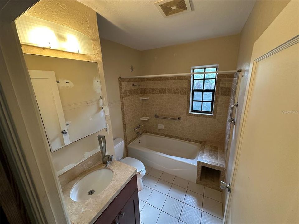 For Sale: $235,000 (2 beds, 1 baths, 1230 Square Feet)