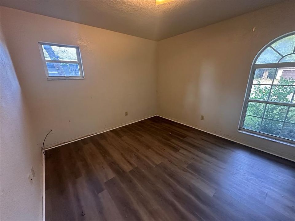 For Rent: $1,500 (3 beds, 2 baths, 1275 Square Feet)