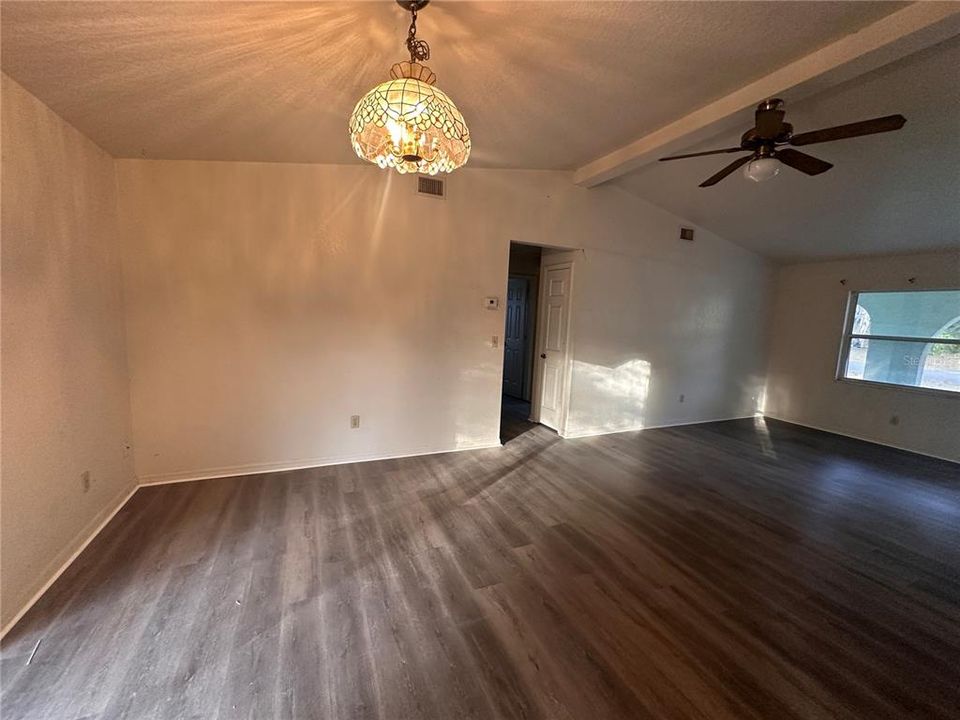 For Rent: $1,500 (3 beds, 2 baths, 1275 Square Feet)