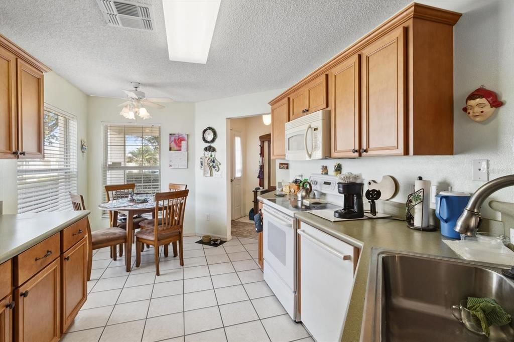 For Sale: $235,900 (2 beds, 2 baths, 1517 Square Feet)