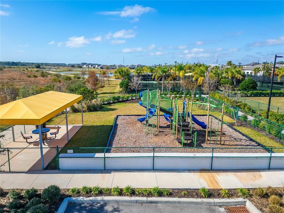 На продажу: $240,000 (2 спален, 2 ванн, 1405 Квадратных фут)