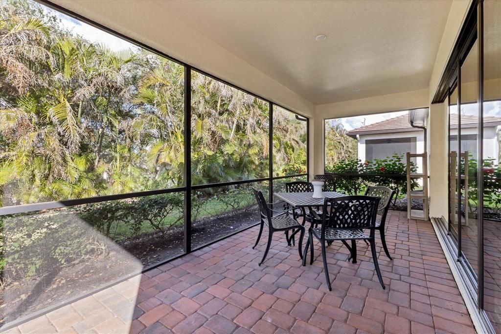 Spacious screened lanai