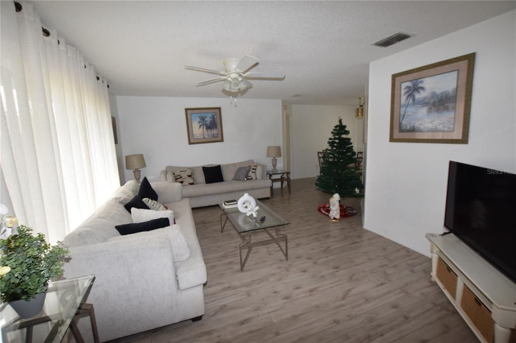 For Rent: $2,395 (4 beds, 2 baths, 1720 Square Feet)