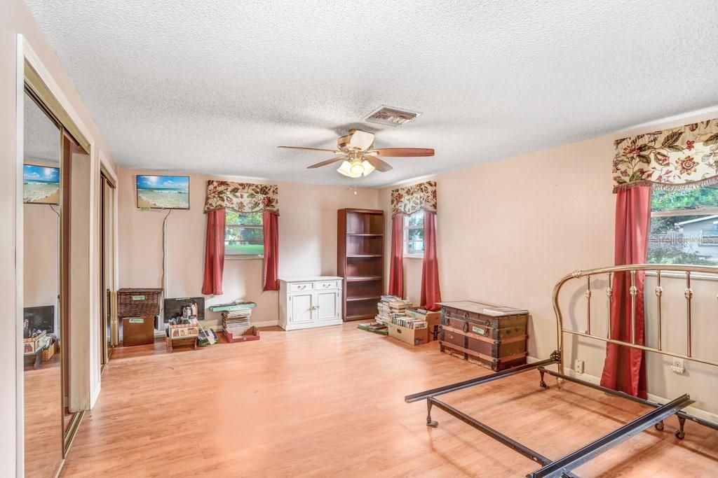 For Sale: $290,000 (3 beds, 1 baths, 1744 Square Feet)