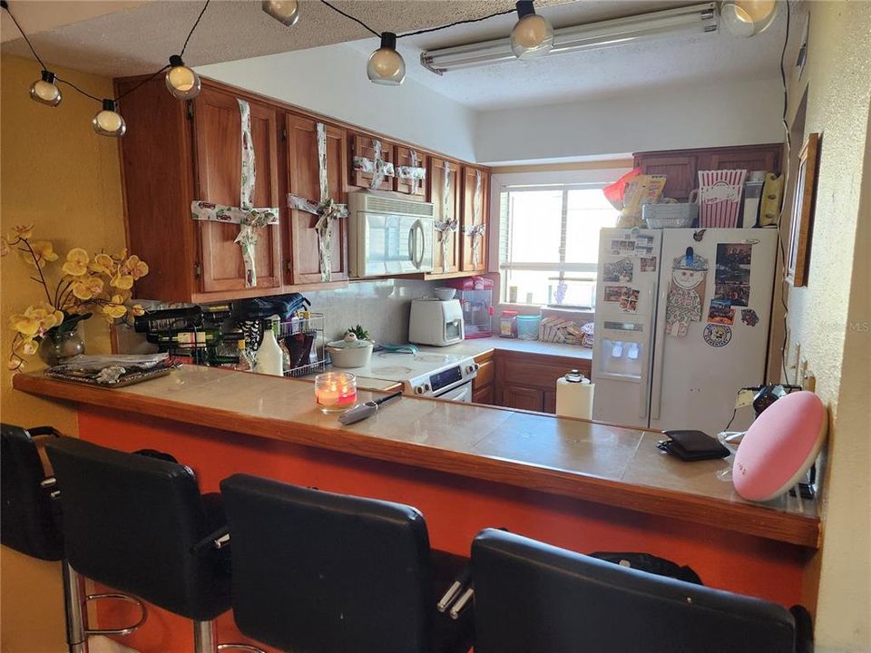 Kitchen with breakfast bar