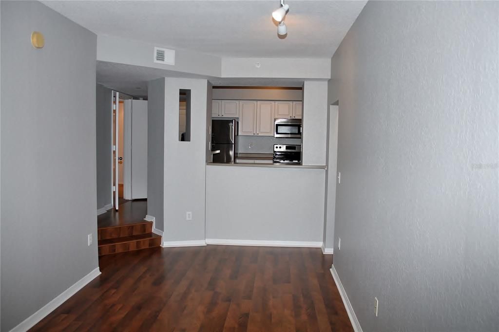 For Sale: $424,900 (2 beds, 2 baths, 1231 Square Feet)