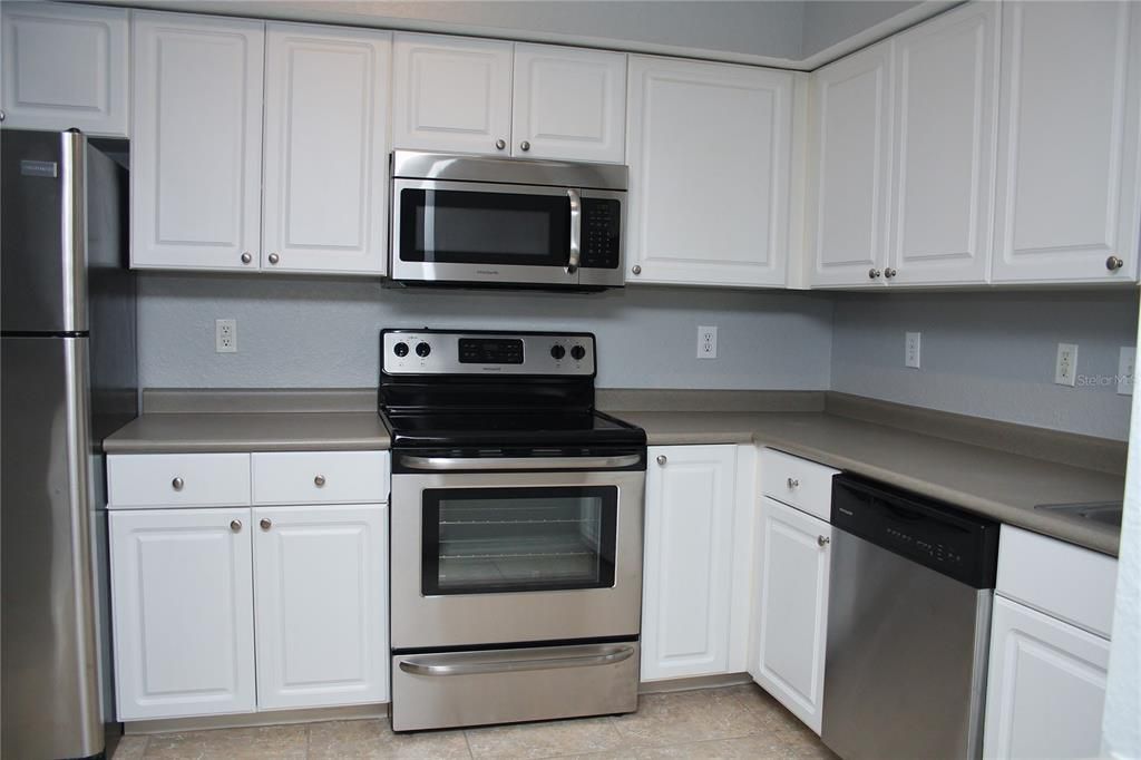 For Sale: $424,900 (2 beds, 2 baths, 1231 Square Feet)