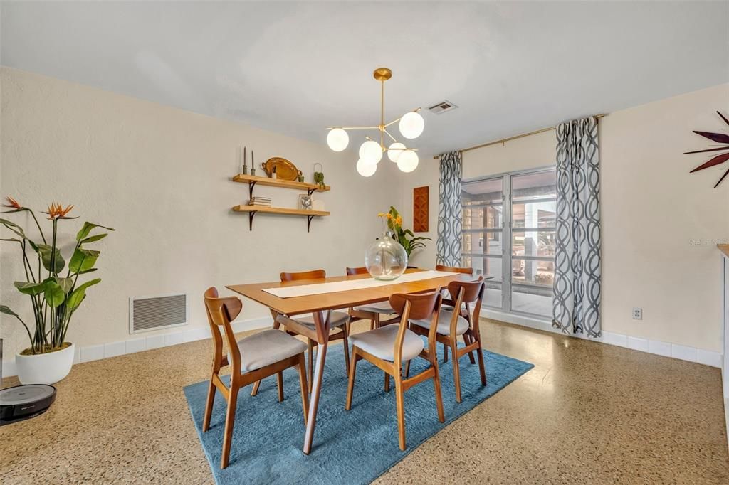 A dining area fit for a big family (and/or hosting!)