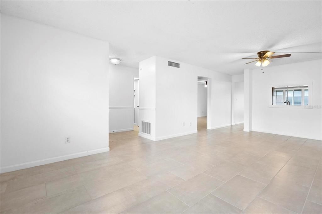 For Sale: $225,000 (1 beds, 1 baths, 865 Square Feet)