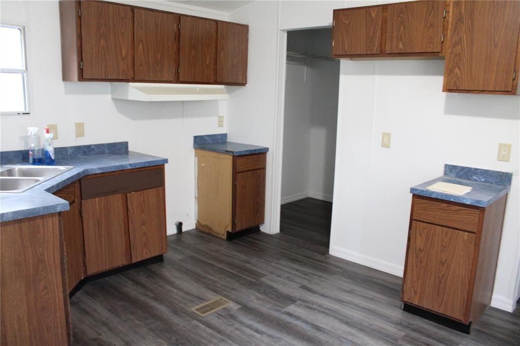 Kitchen & Laundry Room Entry