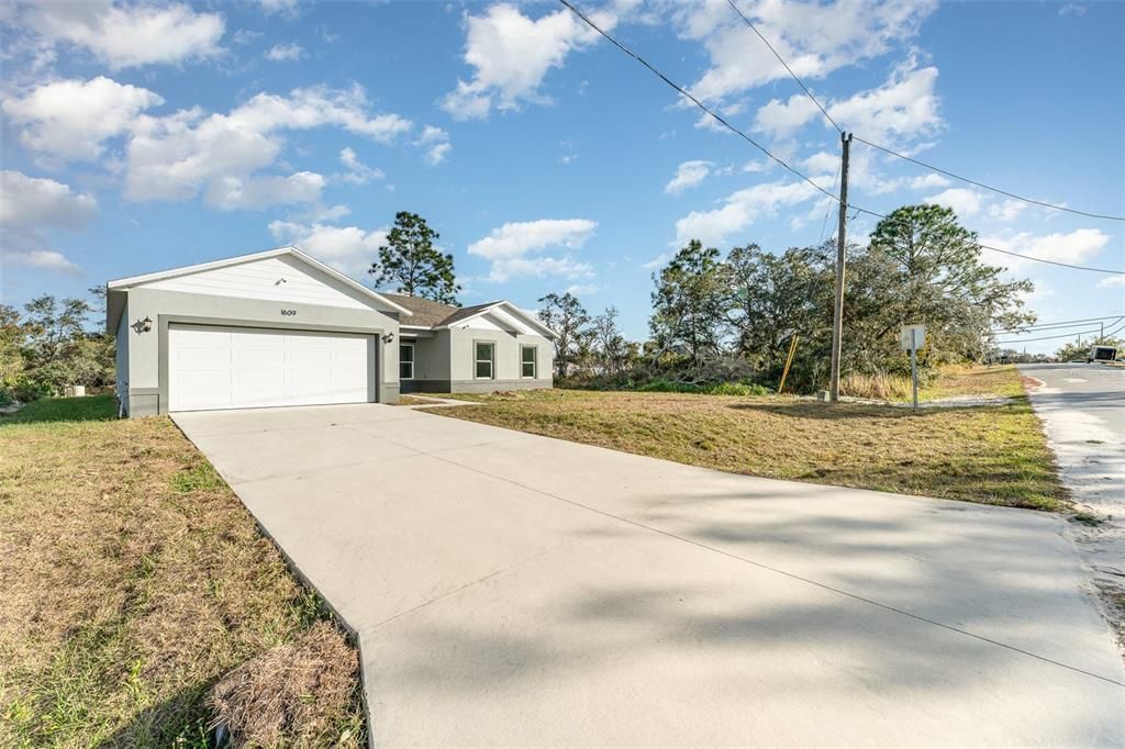 For Sale: $320,000 (3 beds, 2 baths, 1662 Square Feet)