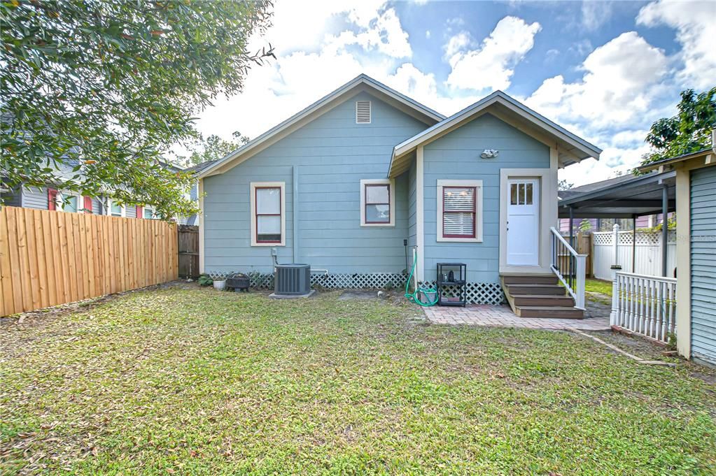 For Sale: $419,900 (3 beds, 1 baths, 1098 Square Feet)