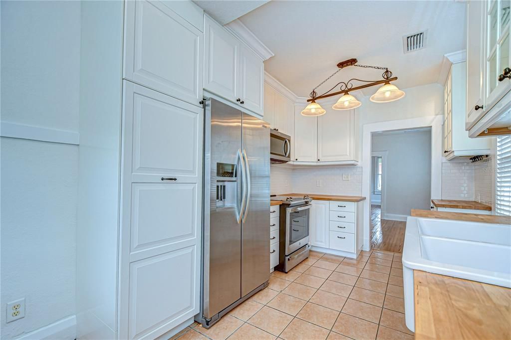 For Sale: $419,900 (3 beds, 1 baths, 1098 Square Feet)