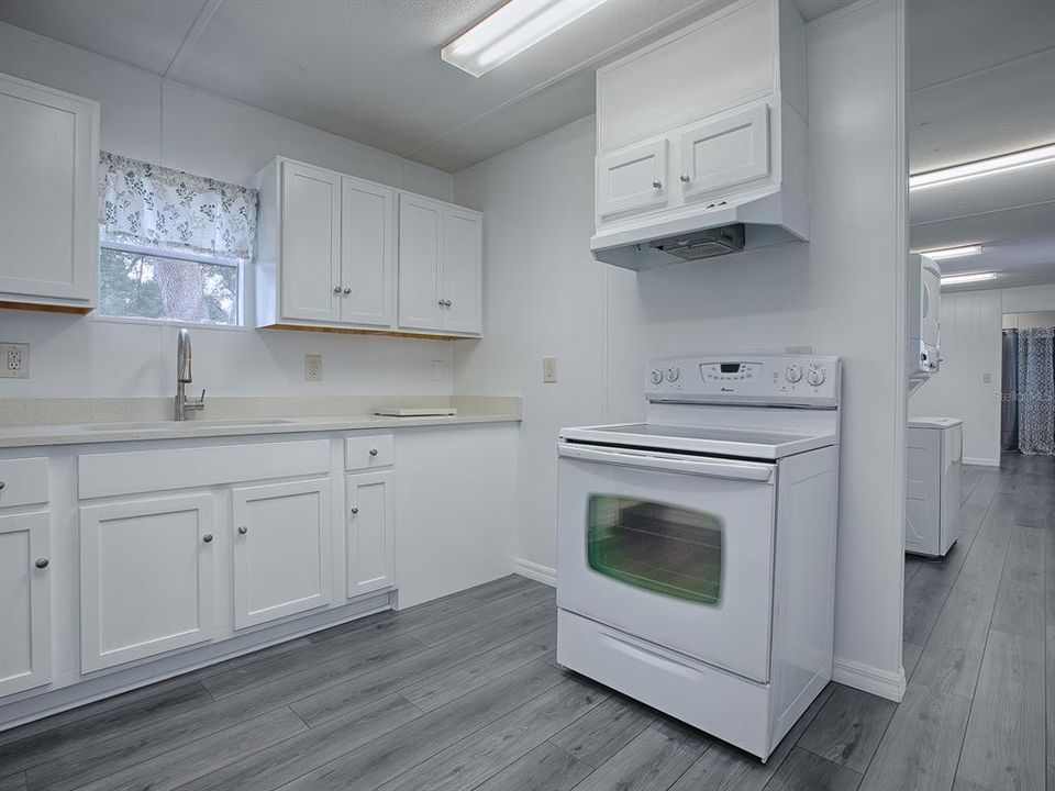 Kitchen w/Quartz Countertops