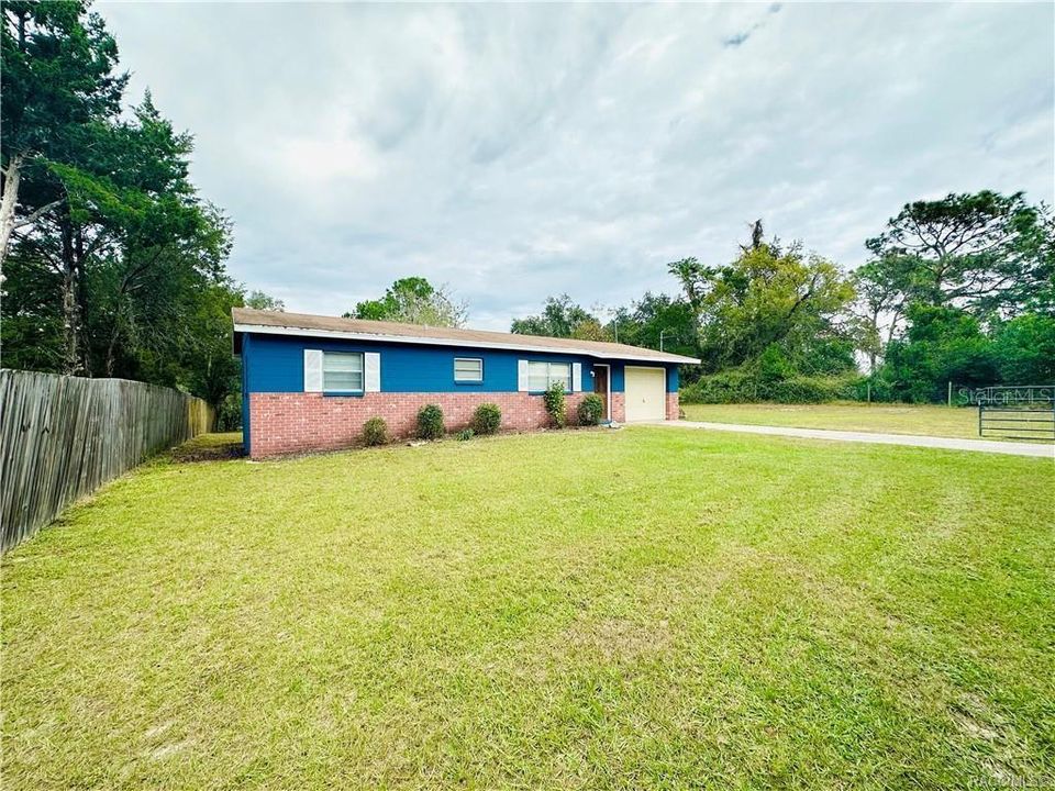 For Sale: $175,000 (3 beds, 1 baths, 912 Square Feet)