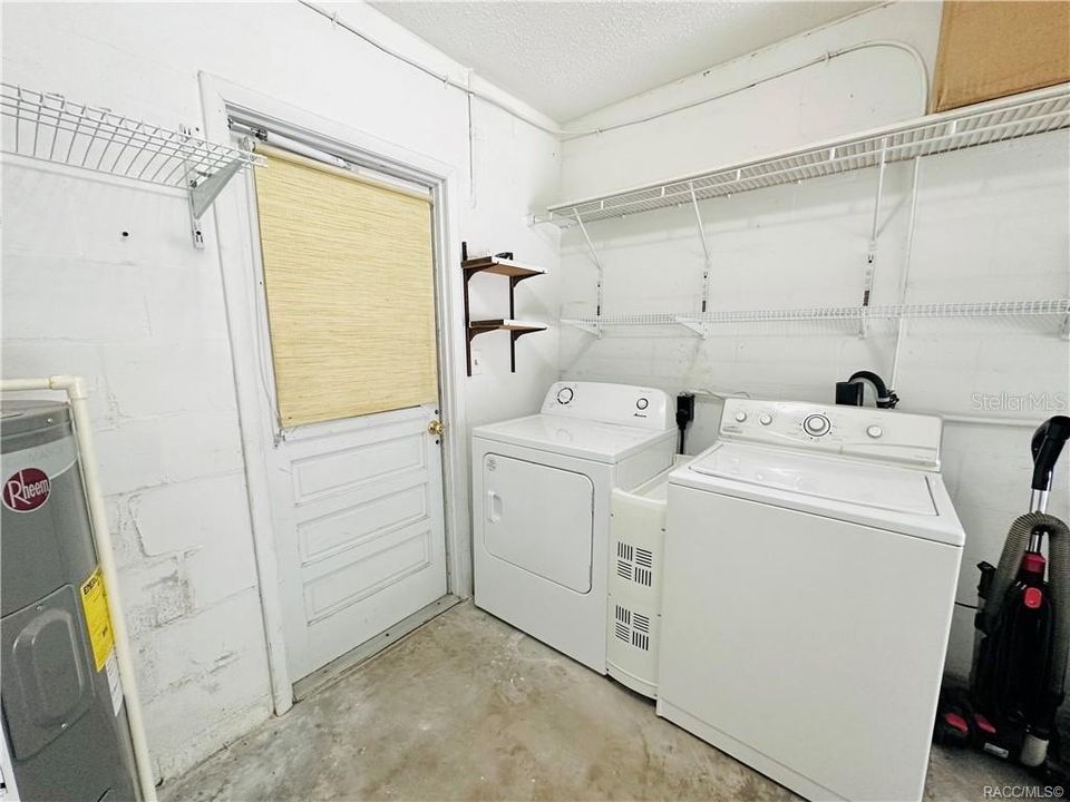 For Sale: $175,000 (3 beds, 1 baths, 912 Square Feet)