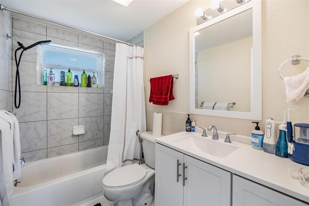 For Sale: $324,900 (3 beds, 1 baths, 981 Square Feet)