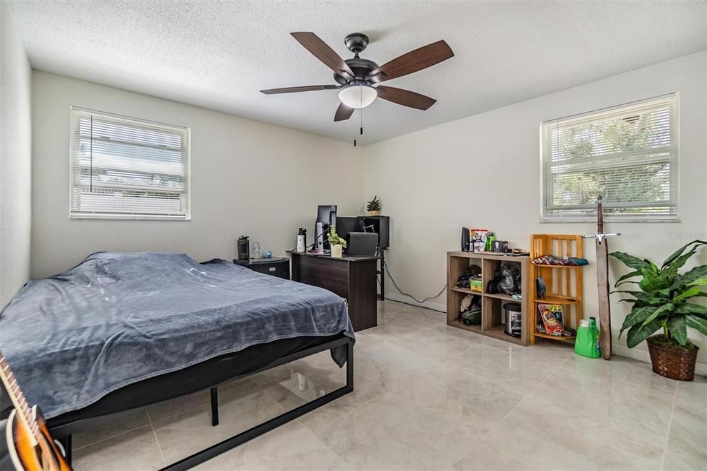 For Sale: $324,900 (3 beds, 1 baths, 981 Square Feet)