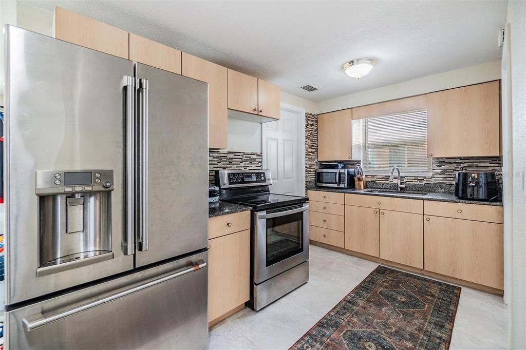 For Sale: $324,900 (3 beds, 1 baths, 981 Square Feet)