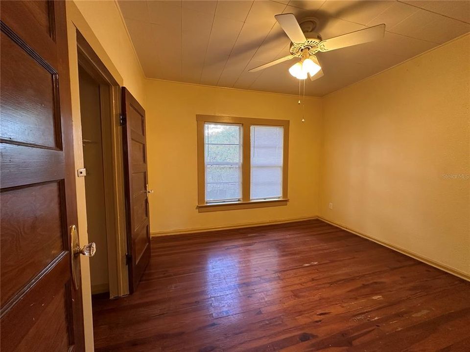 For Rent: $1,400 (3 beds, 1 baths, 1468 Square Feet)