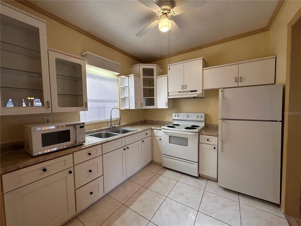 For Rent: $1,400 (3 beds, 1 baths, 1468 Square Feet)