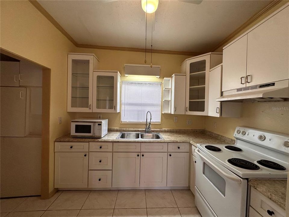 For Rent: $1,400 (3 beds, 1 baths, 1468 Square Feet)