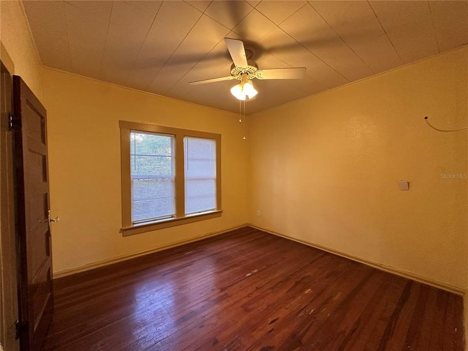 For Rent: $1,400 (3 beds, 1 baths, 1468 Square Feet)