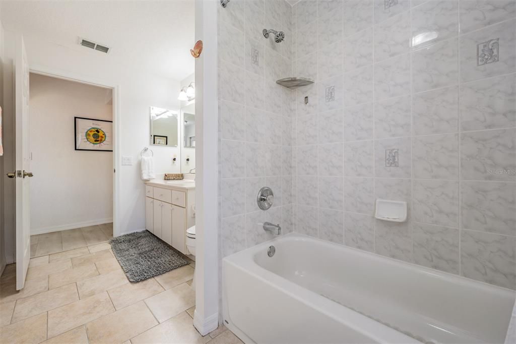 Guest bathroom with access to lanai