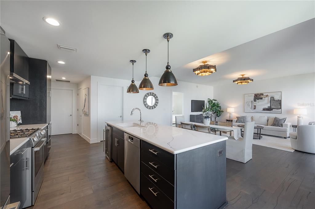 For Sale: $695,000 (1 beds, 1 baths, 964 Square Feet)