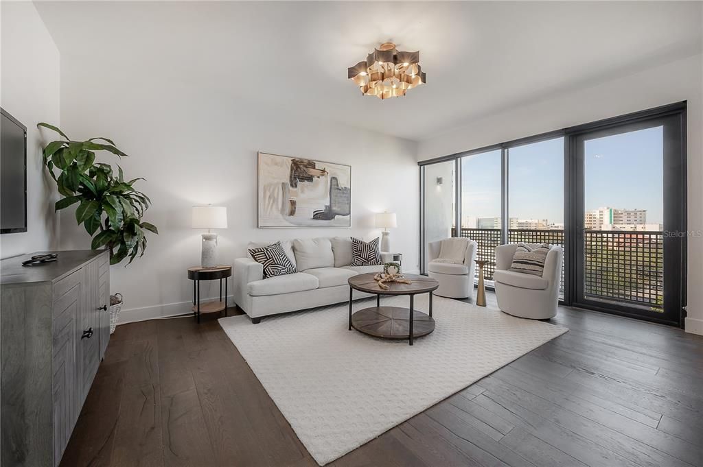 For Sale: $695,000 (1 beds, 1 baths, 964 Square Feet)