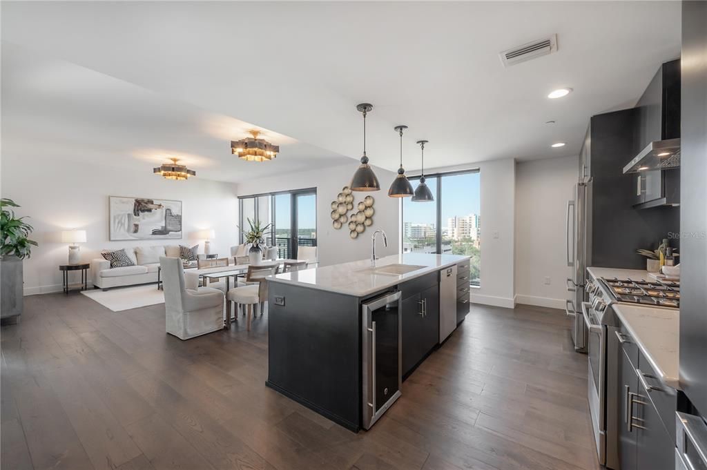 For Sale: $695,000 (1 beds, 1 baths, 964 Square Feet)