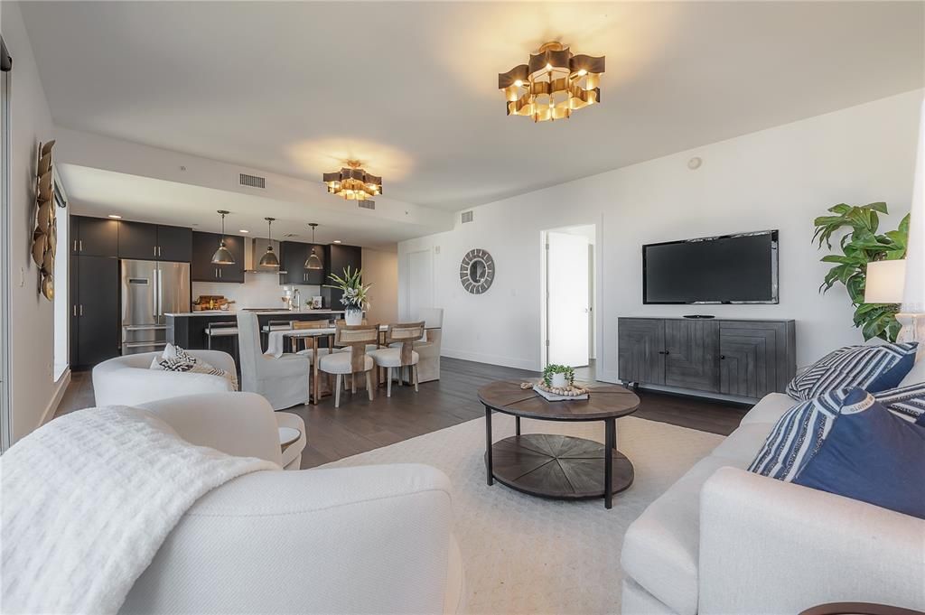 For Sale: $695,000 (1 beds, 1 baths, 964 Square Feet)